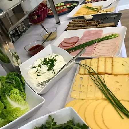 Alojamento de Acomodação e Pequeno-almoço Goscinne Polka Chojnice